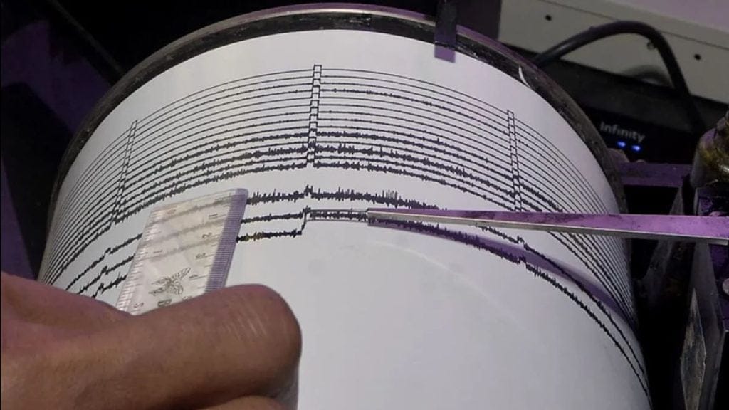 Alat Pendeteksi Gempa Bumi